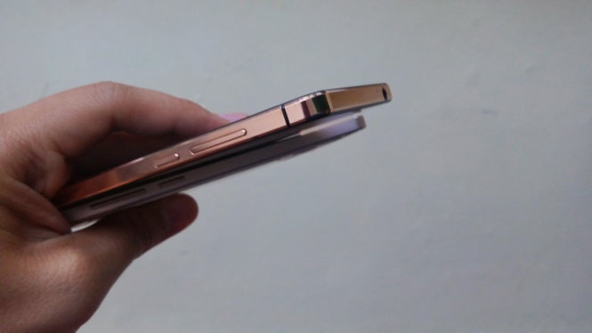 Mẫu thử nghiệm Mobiistar Prime X mạ vàng 18K - Ảnh: T.Trực