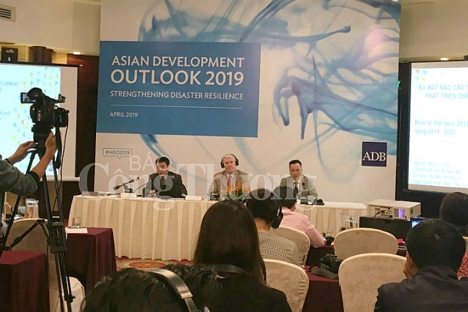 ADB giữ nguyên dự báo GDP Việt Nam 6,8% năm 2019 adb giu nguyen du bao gdp viet nam 68 nam 2019