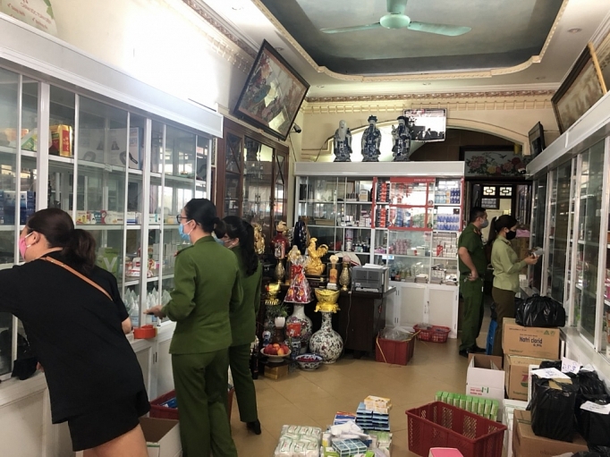 Xử phạt một cơ sở sản xuất khẩu trang vải kháng khuẩn giả xu phat mot co so san xuat khau trang vai khang khuan gia