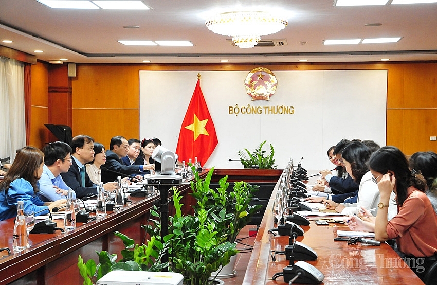 Bộ Công Thương thông tin về kinh doanh rượu nhập khẩu trên thương mại điện tử