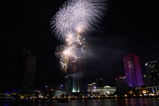 Những hình ảnh đặc sắc, lộng lẫy mừng đại lễ 40 năm