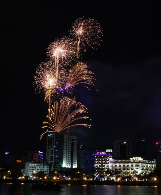 Những hình ảnh đặc sắc, lộng lẫy mừng đại lễ 40 năm