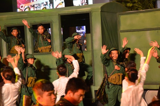 Những hình ảnh đặc sắc, lộng lẫy mừng đại lễ 40 năm