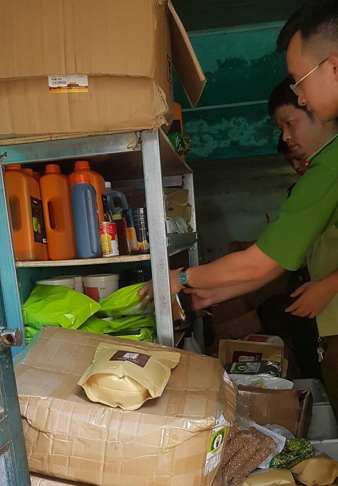 Hà Nội: Thu giữ hơn 1.800 sản phẩm mỹ phẩm không rõ nguồn gốc ha noi thu giu hon 1800 san pham my pham khong ro nguon goc