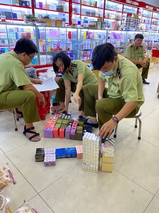 tp ho chi minh dot kich tom luong lon thuc pham chuc nang nhap lau do hieu nhai