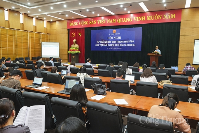 Bộ Công Thương đẩy mạnh tuyên truyền về Hiệp định EVFTA bo cong thuong day manh tuyen truyen ve hiep dinh evfta