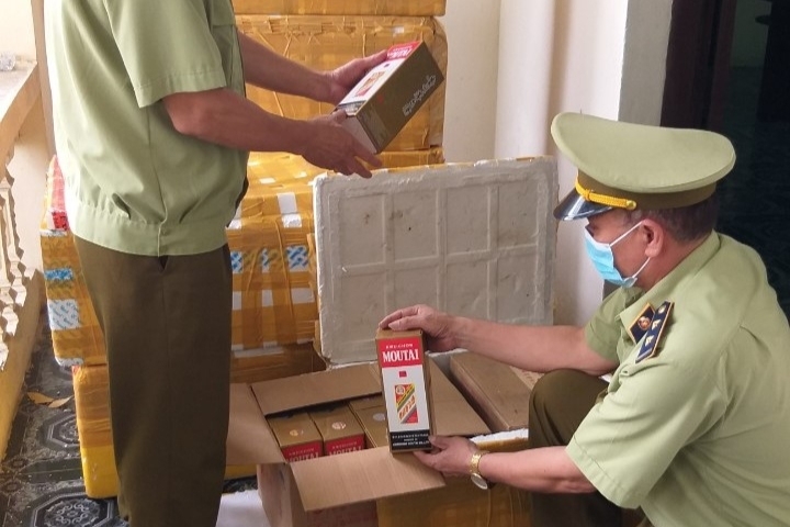 Bắc Ninh xử phạt cơ sở kinh doanh rượu lậu 90 triệu đồng Bắc Ninh xử phạt cơ sở kinh doanh rượu lậu 90 triệu đồng