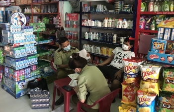 Liên tiếp bắt giữ các vụ kinh doanh thuốc lá giả tại cửa hàng tạp hóa