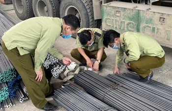 Quản lý thị trường tăng cường kiểm tra giá mặt hàng thép xây dựng