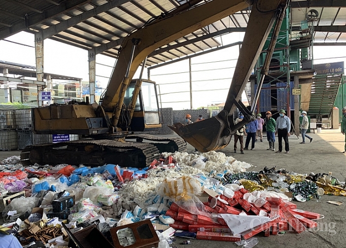 ha noi tieu huy 18 tan hang gia hang khong ro nguon goc hang kem chat luong