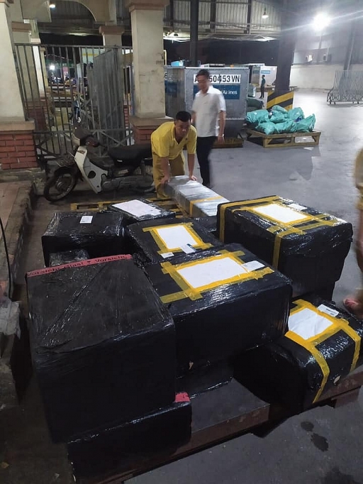 Tạm giữ hơn 1.800 mỹ phẩm, thực phẩm chức năng, đồ gia dụng nhập lậu tại sân bay Nội Bài tam giu hon 1800 my pham thuc pham chuc nang do gia dung nhap lau tai san bay noi bai