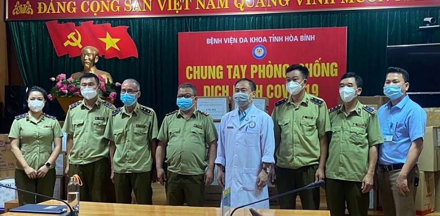 Quản lý thị trường Hòa Bình chung tay phòng, chống dịch bệnh Covid-19