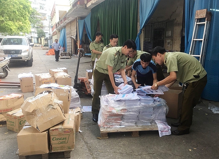 Hà Nội Kịp thời nhận diện vấn đề nổi cộm trong buôn lậu hàng giả ha noi kip thoi nhan dien van de noi com trong buon lau hang gia