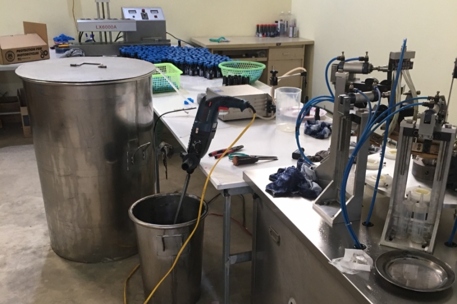 Rất nhiều công cụ, phương tiện, máy móc và nguyên vật liệu bị lực lượng chức năng tạm giữ để phục vụ quá trình điều tra