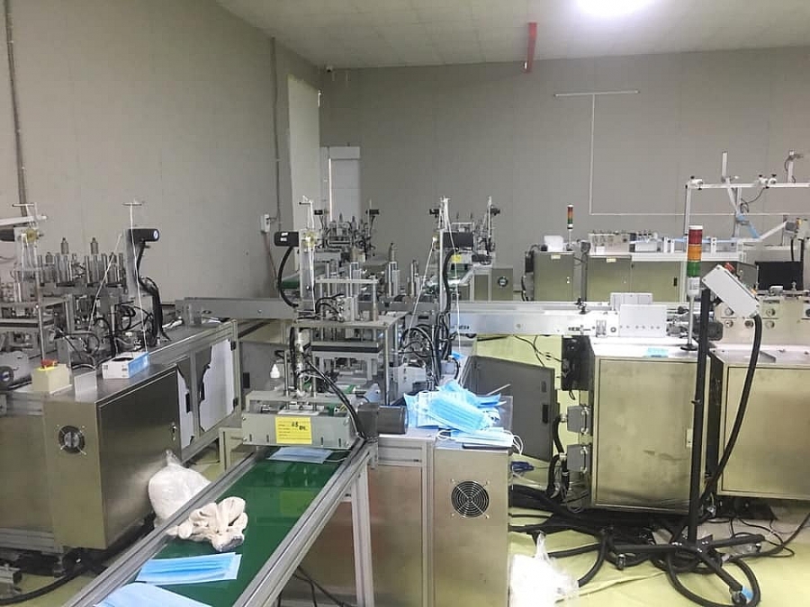 Phát hiện nhà xưởng 2 000m2 dùng để đóng gang tay tái chế phat hien nha xuong 2000m2 dung de dong gang tay tai che