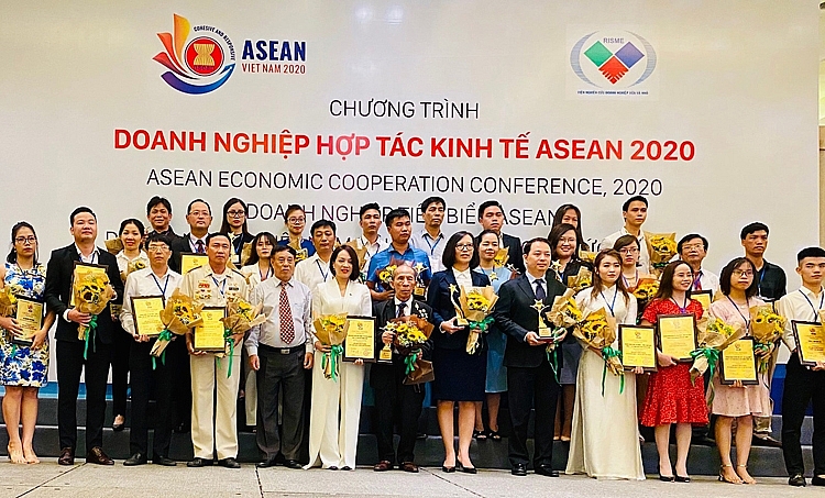 Hanoi Telecom nhận giải Top 10 doanh nghiệp tiêu biểu ASEAN 5708 aseanjpg