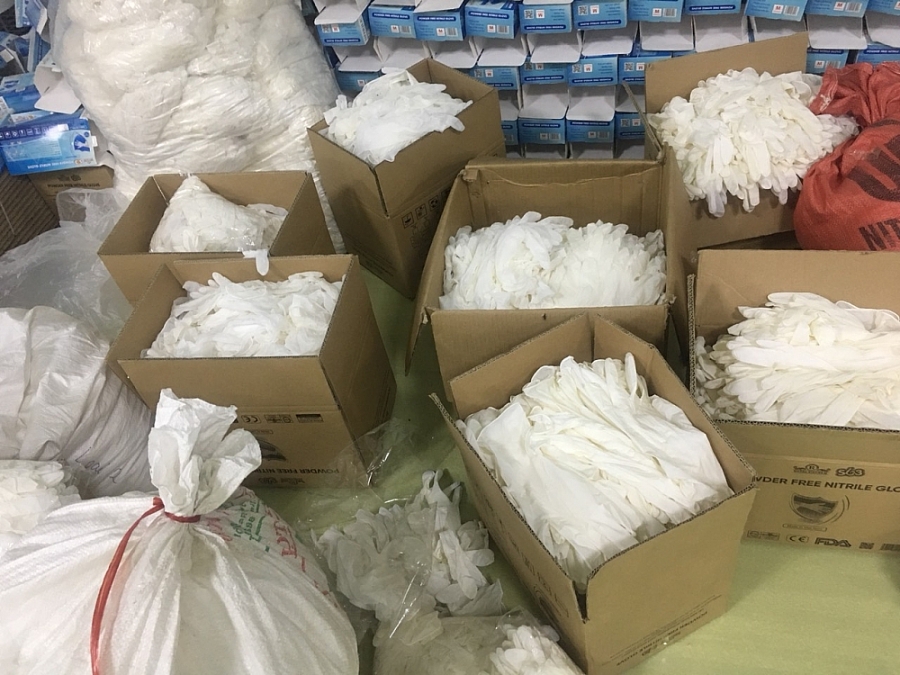 Phát hiện nhiều xưởng tái chế găng tay qua sử dụng phat hien nhieu xuong tai che gang tay qua su dung