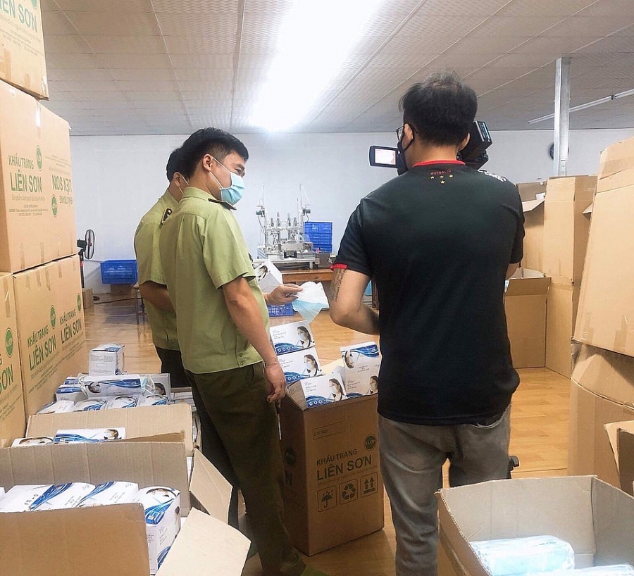 Hà Nội Tạm giữ 500 000 chiếc khẩu trang không đạt chuẩn y tế ha noi tam giu 500000 chiec khau trang khong dat chuan y te