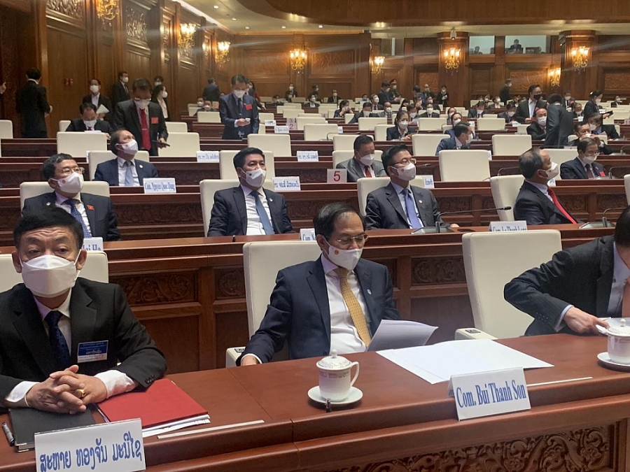 Ba định hướng hợp tác chiến lược Việt Nam - Lào Ba định hướng hợp tác chiến lược Việt Nam - Lào