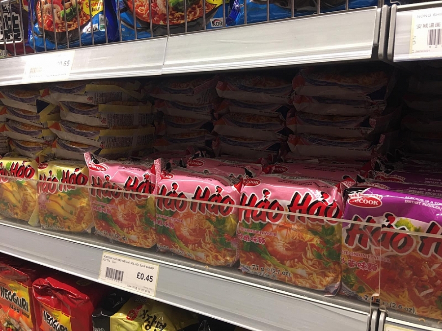 Mỳ Hảo Hảo hiện vẫn đang được bày bán tại London. Mỳ Hảo Hảo hiện vẫn đang được bày bán tại London.