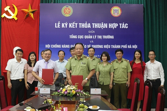 Tổng cục Quản lý thị trường “bắt tay” với HATAP chống hàng giả tong cuc quan ly thi truong bat tay voi hatap chong hang gia