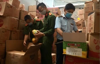 Thu giữ hàng tấn bánh kẹo, thực phẩm “3 không” tại Hà Nội và Thanh Hóa