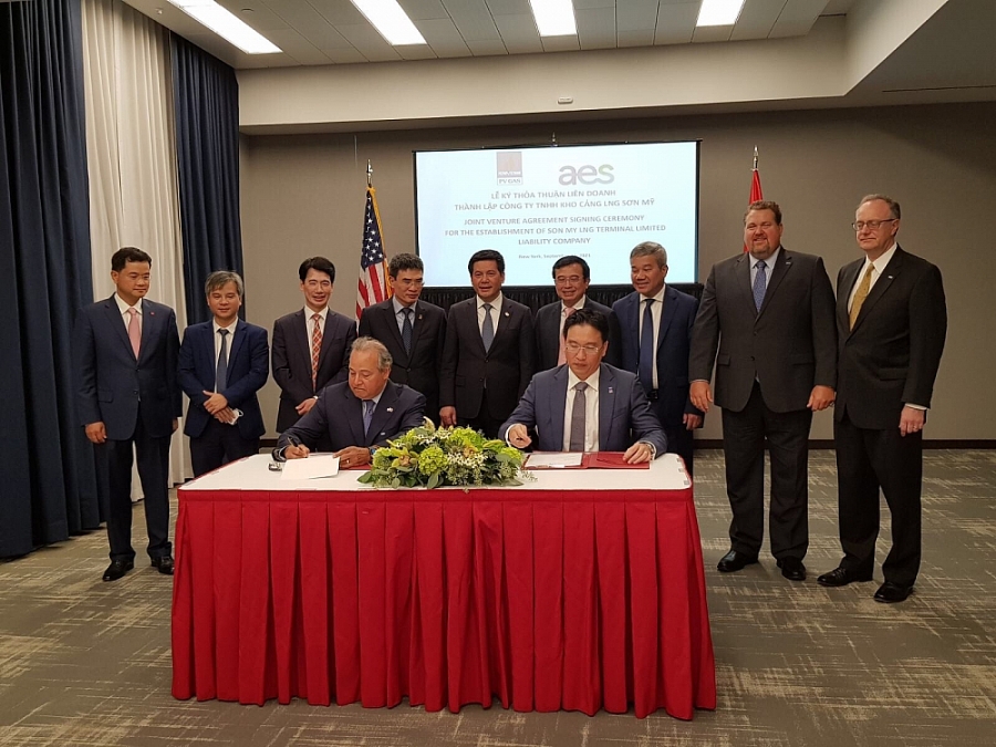 Bộ trưởng Nguyễn Hồng Diên đã cùng Lãnh đạo Tập đoàn PVN chứng kiến Lễ ký kết “Thoả thuận liên doanh thành lập Công ty TNHH Kho cảng LNG Sơn Mỹ” Bộ trưởng Nguyễn Hồng Diên đã cùng Lãnh đạo Tập đoàn PVN chứng kiến Lễ ký kết “Thoả thuận liên doanh thành lập Công ty TNHH Kho cảng LNG Sơn Mỹ”