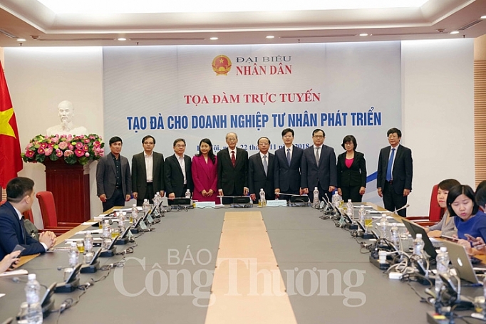 Doanh nghiệp tư nhân không muốn lớn hay không thể lớn? doanh nghiep tu nhan khong muon lon hay khong the lon