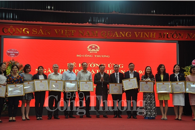 Ngày Pháp luật ngành Công Thương năm 2019: Tiếp tục thực hiện sâu rộng, thực chất, hiệu quả ngay phap luat nganh cong thuong nam 2019 tiep tuc thuc hien sau rong thuc chat hieu qua