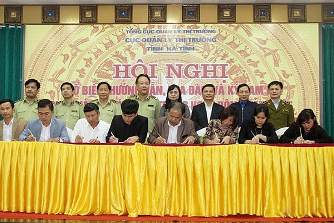 ha tinh hon 300 doanh nghiep cam ket chap hanh quy dinh phap luat trong san xuat kinh doanh