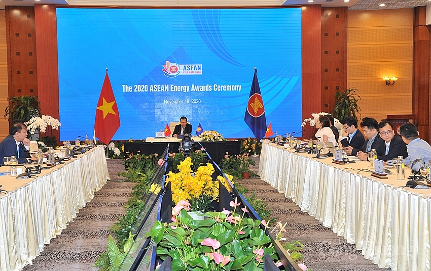 Hướng tới phát triển thị trường năng lượng ASEAN bền vững, xanh và sạch Hướng tới phát triển thị trường năng lượng ASEAN bền vững, xanh và sạch