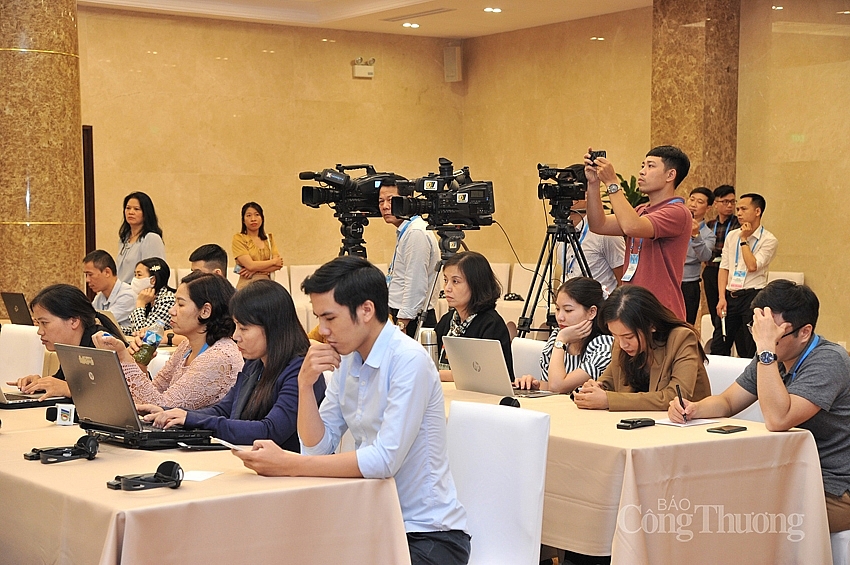 undefined 4710-hop-bao3