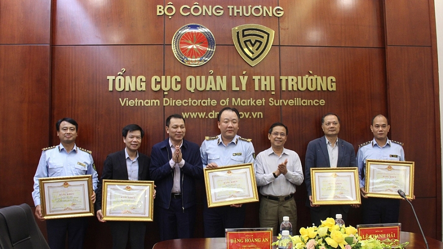 Phát huy hiệu quả phối hợp dọc-ngang trong đấu tranh chống buôn lậu, gian lận thương mại