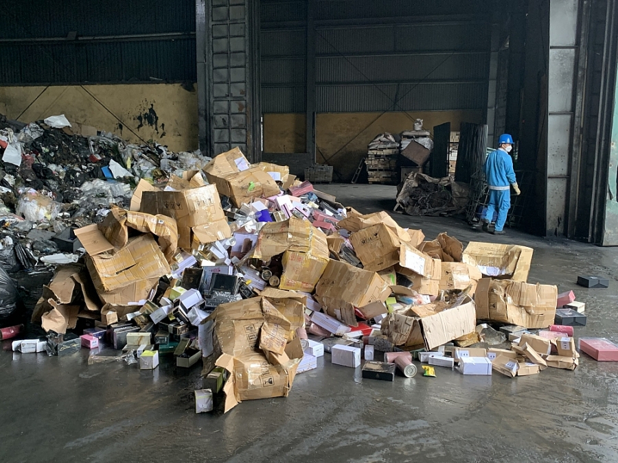 Ban chỉ đạo 389 Hà Nội: Cẩn trọng với nước hoa trôi nổi trên thị trường Ban chỉ đạo 389 Hà Nội: Cẩn trọng với nước hoa trôi nổi trên thị trường