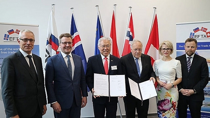 Việc ký kết hiệp định diễn ra khi Indonesia và các nước EFTA đã kết thúc quá trình đàm phán kéo dài gần 8 năm vào ngày 23/11/2018 tại Geneva, Thụy Sỹ. Đàm phán CEPA được khởi động vào tháng 7/2010 và vòng đàm phán đầu tiên được tổ chức vào đầu năm 2011. Việc ký kết hiệp định diễn ra khi Indonesia và các nước EFTA đã kết thúc quá trình đàm phán kéo dài gần 8 năm vào ngày 23/11/2018 tại Geneva, Thụy Sỹ. Đàm phán CEPA được khởi động vào tháng 7/2010 và vòng đàm phán đầu tiên được tổ chức vào đầu năm 2011.