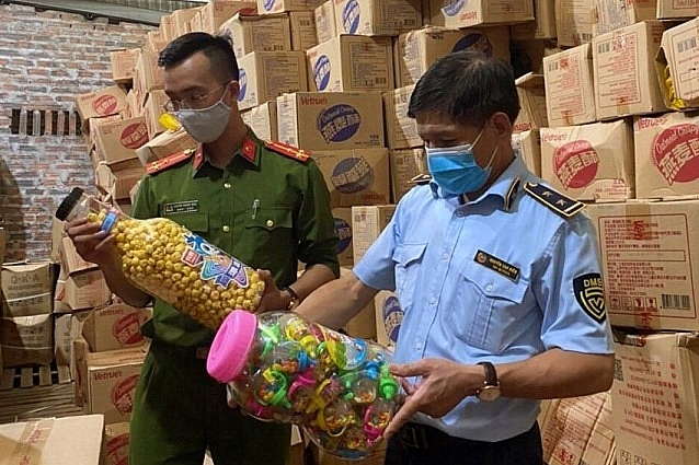 Số lượng thùng bánh kẹo không rõ nguồn gốc bị thu giữ Số lượng thùng bánh kẹo không rõ nguồn gốc bị thu giữ