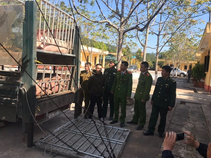 Lạng Sơn: Chặn đứng gần 3 tấn thực phẩm không rõ nguồn gốc xuất xứ lang son chan dung gan 3 tan thuc pham khong ro nguon goc xuat xu