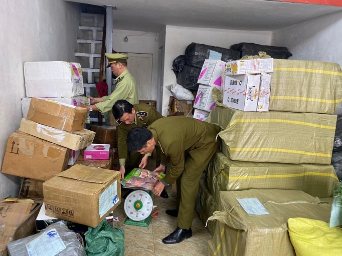 ha noi tam giu 800 kg thit lon nhap lau