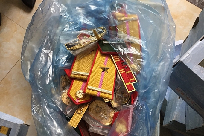 nhap lau quan hieu phu hieu cap hieu quan doi viet nam de kiem loi