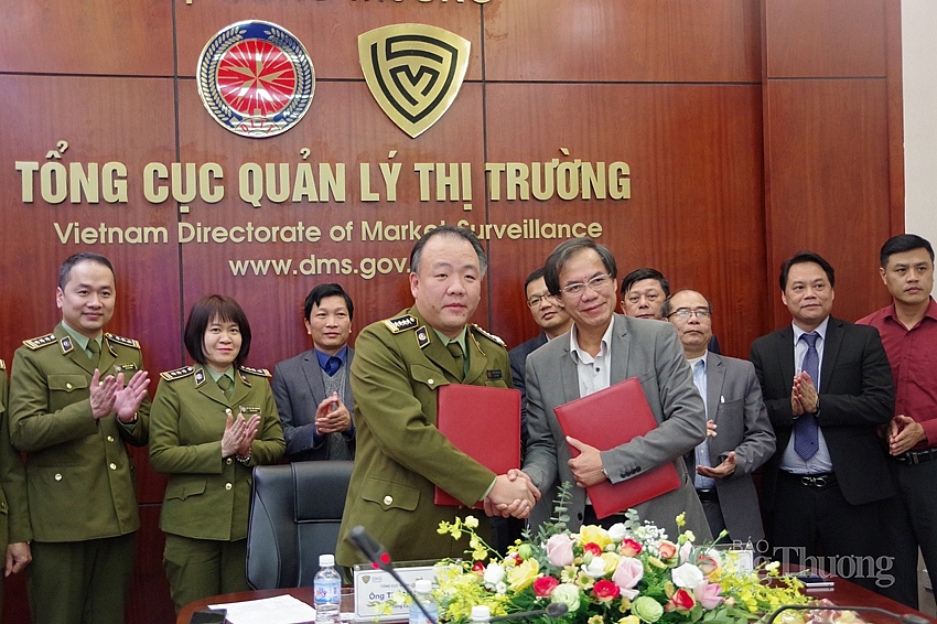 undefined 2735-qltt-giay2