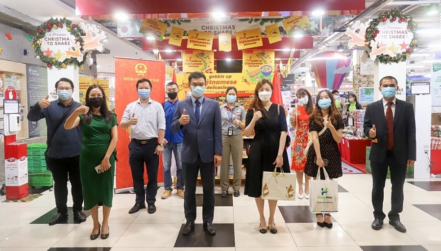 Đẩy mạnh xuất khẩu trực tiếp hàng Việt Nam vào hệ thống phân phối tại Singapore Đẩy mạnh xuất khẩu trực tiếp hàng Việt Nam vào hệ thống phân phối tại Singapore