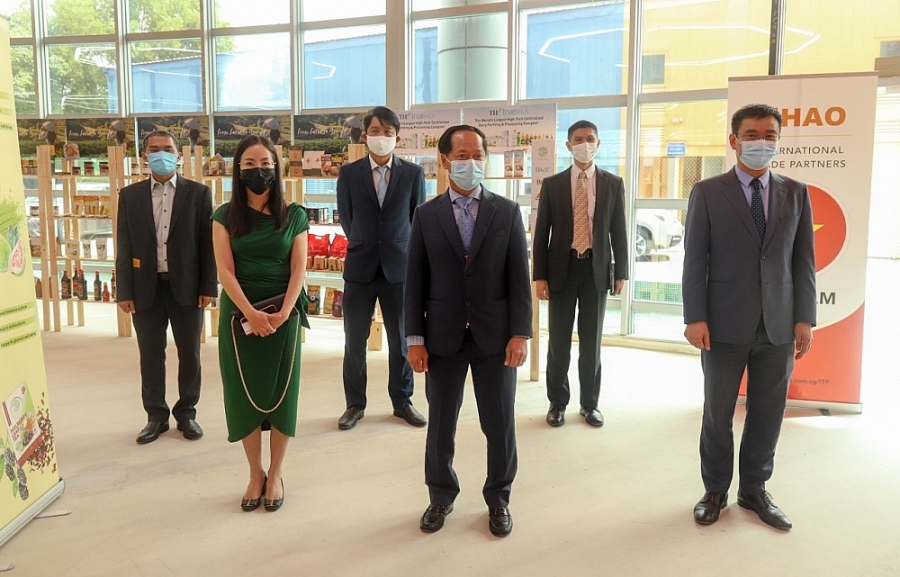 Đẩy mạnh xuất khẩu trực tiếp hàng Việt Nam vào hệ thống phân phối tại Singapore Đẩy mạnh xuất khẩu trực tiếp hàng Việt Nam vào hệ thống phân phối tại Singapore