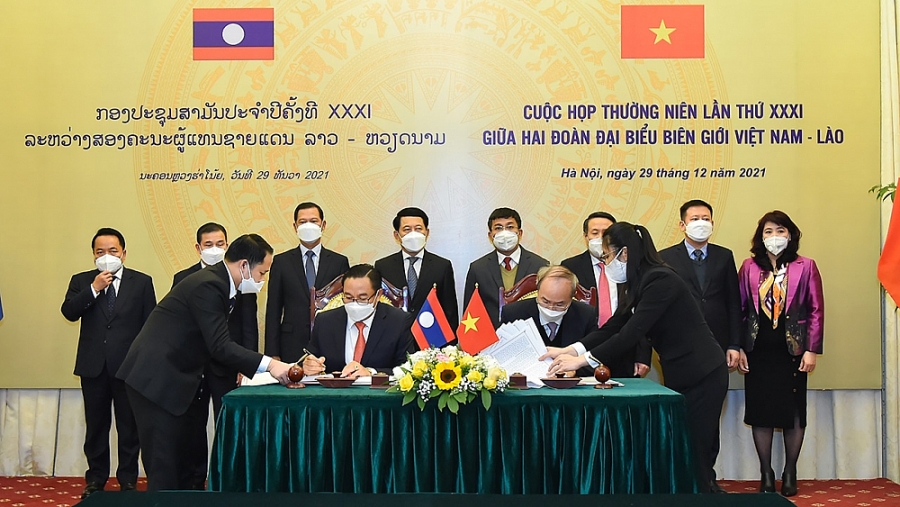 Kết thúc cuộc họp, hai bên đã ký tắt Biên bản ghi nhận các nội dung đã thống nhất và nhất trí tổ chức Cuộc họp thường niên lần thứ 32 Kết thúc cuộc họp, hai bên đã ký tắt Biên bản ghi nhận các nội dung đã thống nhất và nhất trí tổ chức Cuộc họp thường niên lần thứ 32