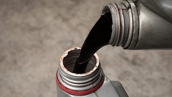 Giá dầu hôm nay 30/3: Bất ngờ tăng trở lại