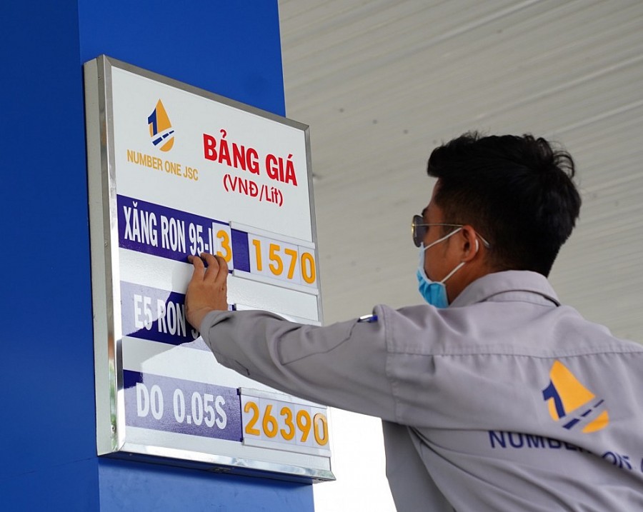 Giá xăng dầu hôm nay 16/6: Dầu thô tiếp tục giảm còn 115,31 USD/thùng Giá xăng dầu hôm nay 16/6: Dầu thô tiếp tục giảm còn 115,31 USD/thùng