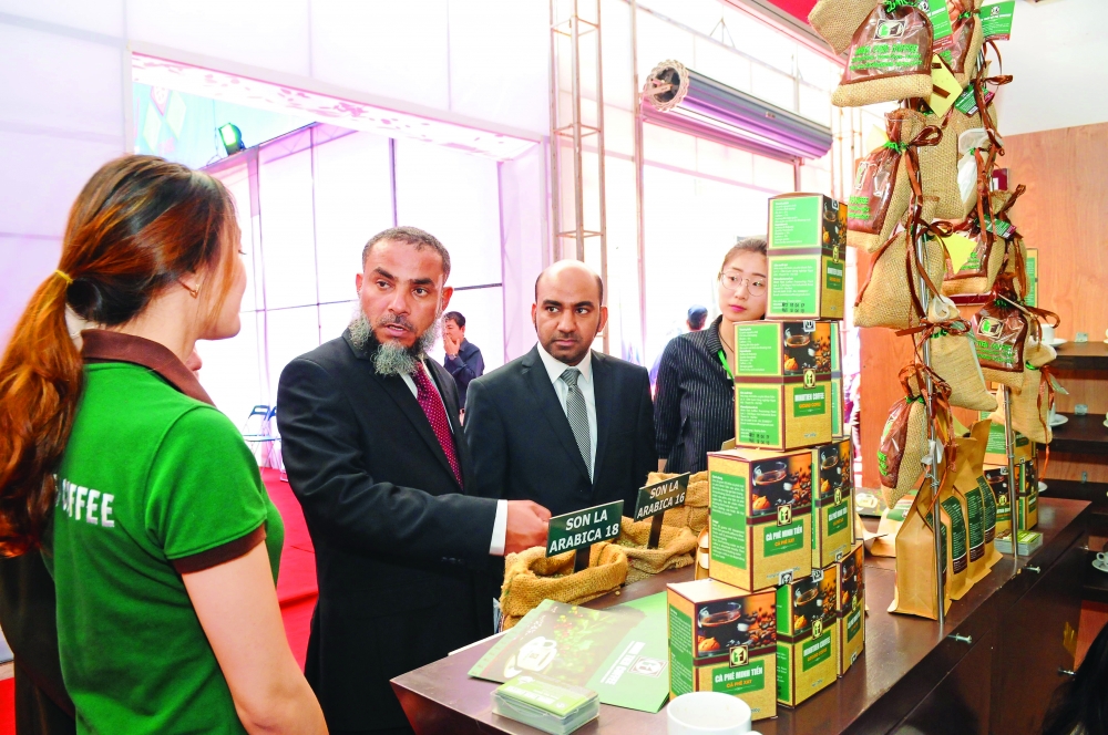 vietnams exports trade surplus hit new records