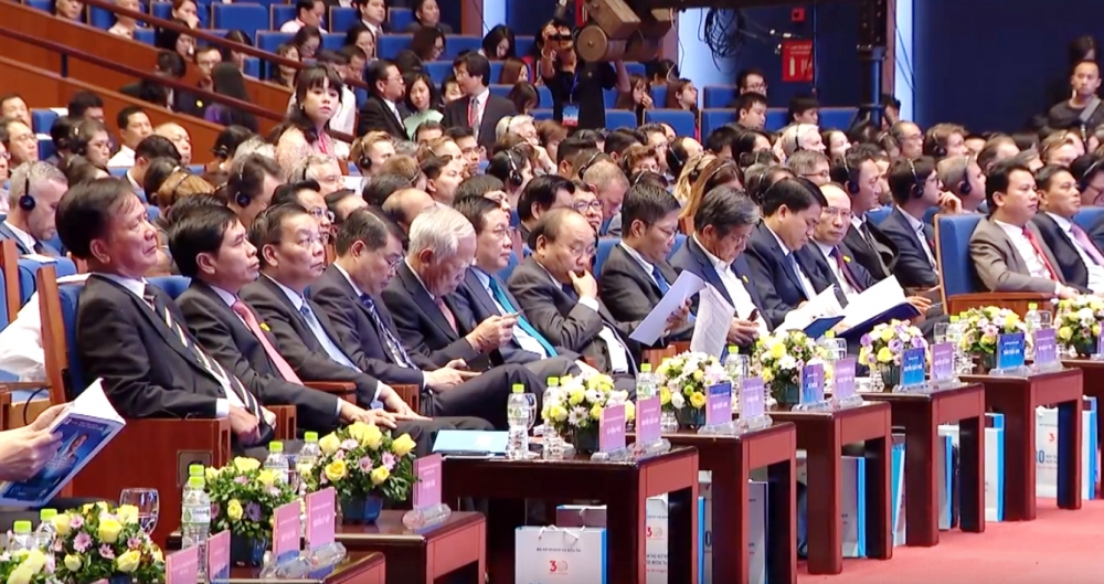 pm urges more high tech foreign investment promises better incentives