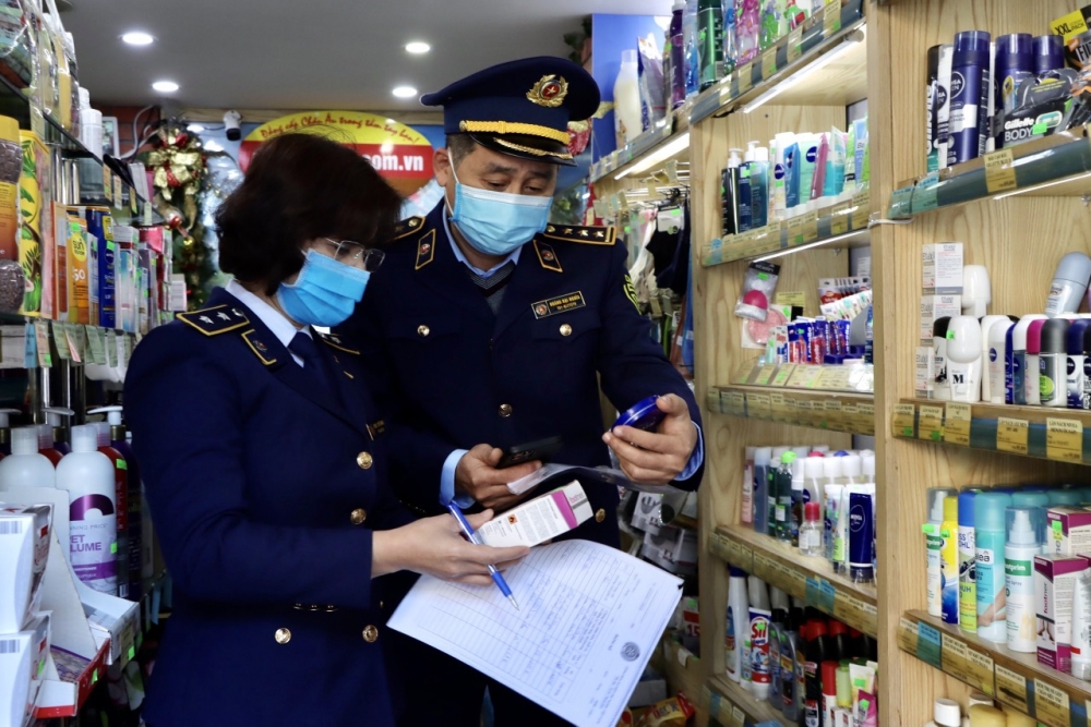 Tổ 1, Đội QLTT số 1 kiểm tra Hệ thống Ngôi Nhà Đức tại Phạm Ngọc Thạch Tổ 1, Đội QLTT số 1 kiểm tra Hệ thống Ngôi Nhà Đức tại Phạm Ngọc Thạch