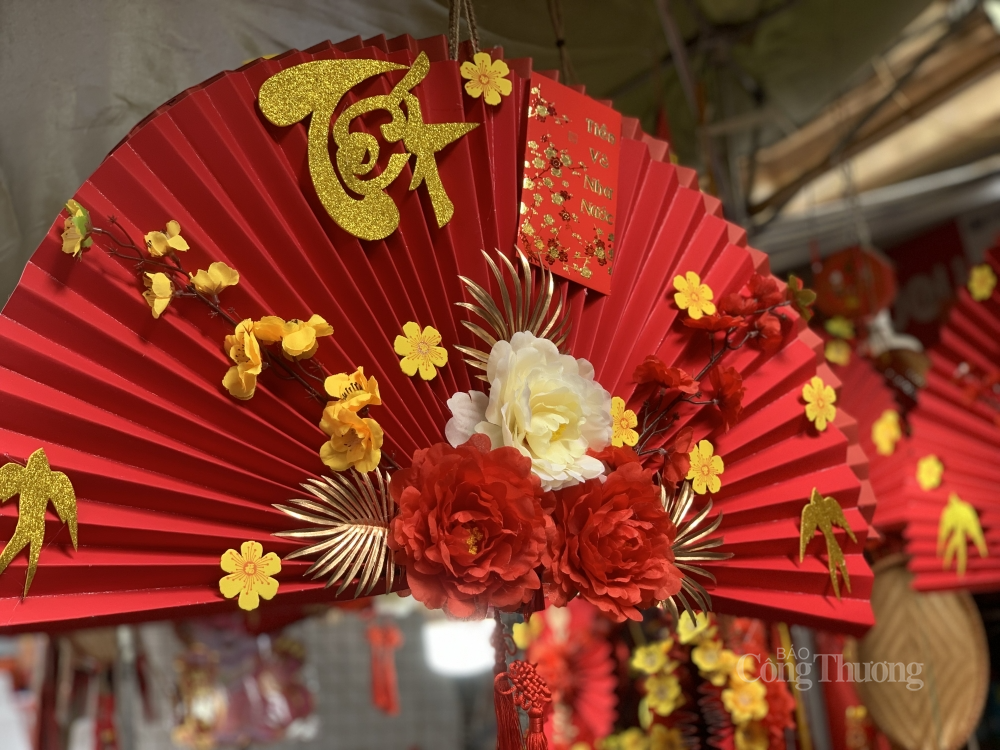 năm nay đồ thủ công trong nước có nhiều mẫu mã đẹp, nên được người dân ưa chuộng hơn