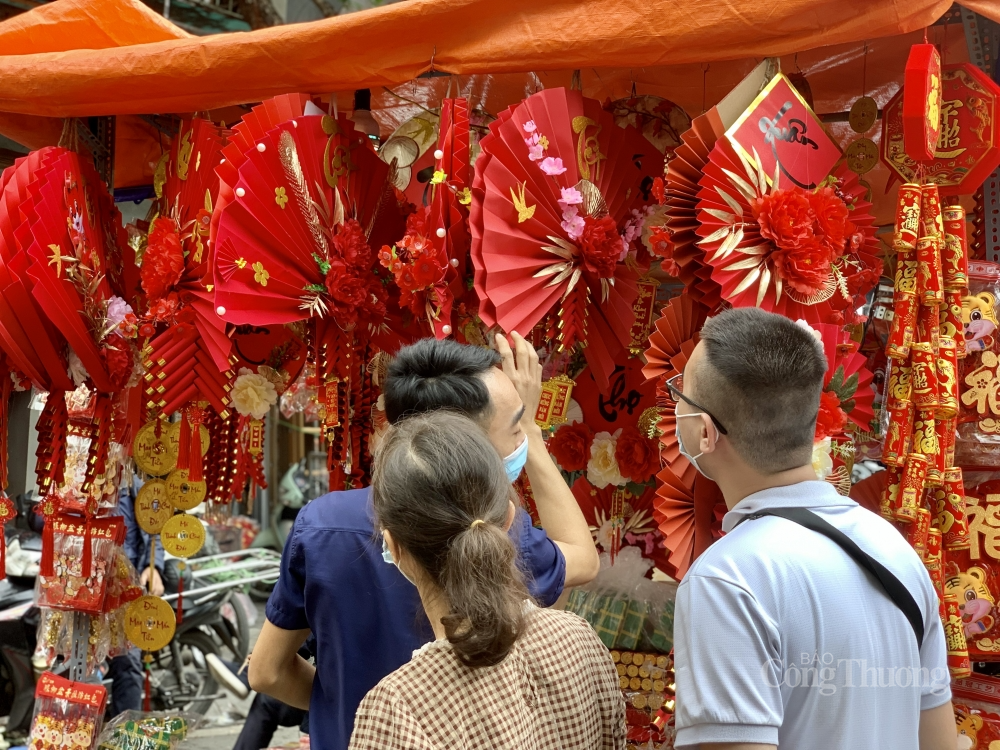 . Nhiều người dân đã bắt đầu đến đây vui chơi mua sắm tết khiến cho nơi đây vô cùng nhộn nhịp.